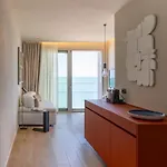 Opera 4* Πέζαρο