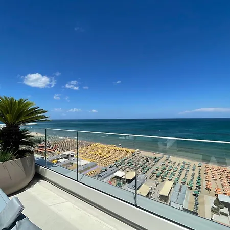 Opera Отель Пезаро