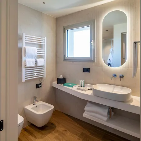 Opera Hotel 4*